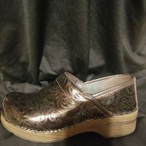 Womens Dansko clogs